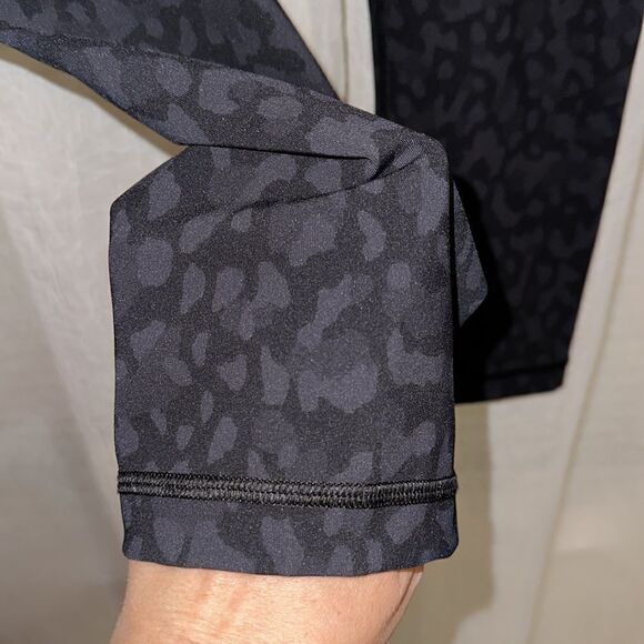 lululemon 6 21” Black Gray Camouflage Athletic Workout Crop Legging - Picture 5 of 8
